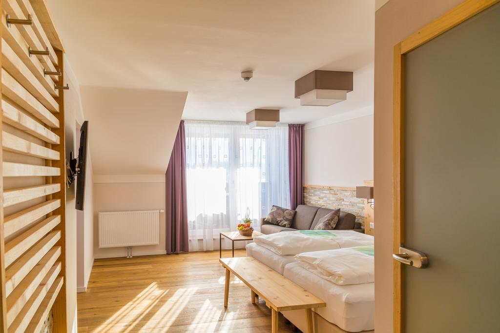 Hotel Christine أيزنبرغ المظهر الخارجي الصورة